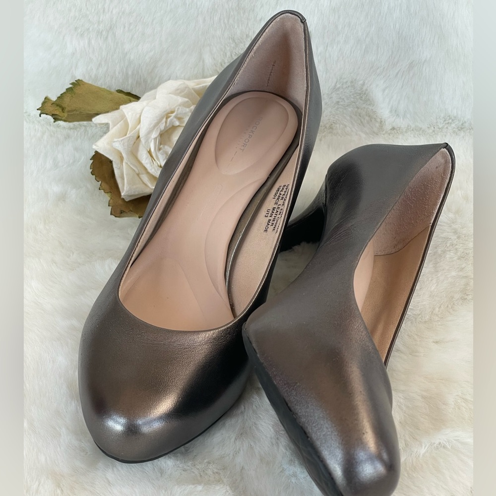 Like New ROCKPORT ADIPRENE By ADIDAS LEATHER HEELS SILVER HUE (PEWTER) SZ 6.5